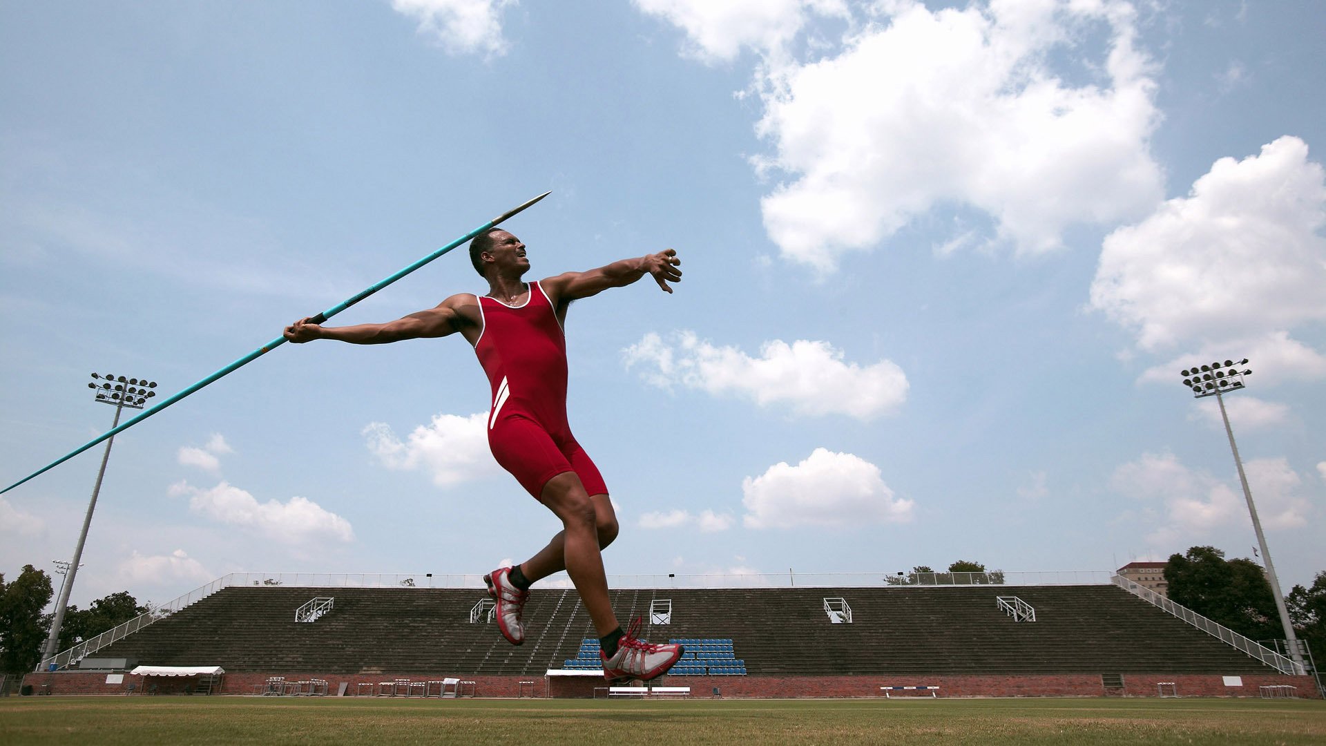 公共体育设施对外开放时间进一步延长，公共体育设施条例