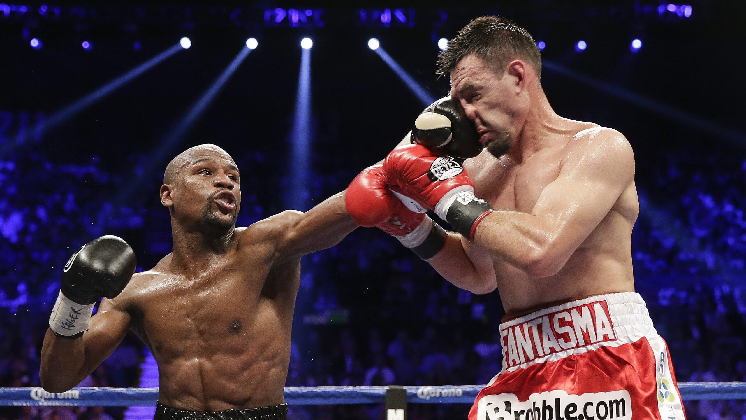 团队配合默契，攻守转换流畅无阻，团队配合协作默契